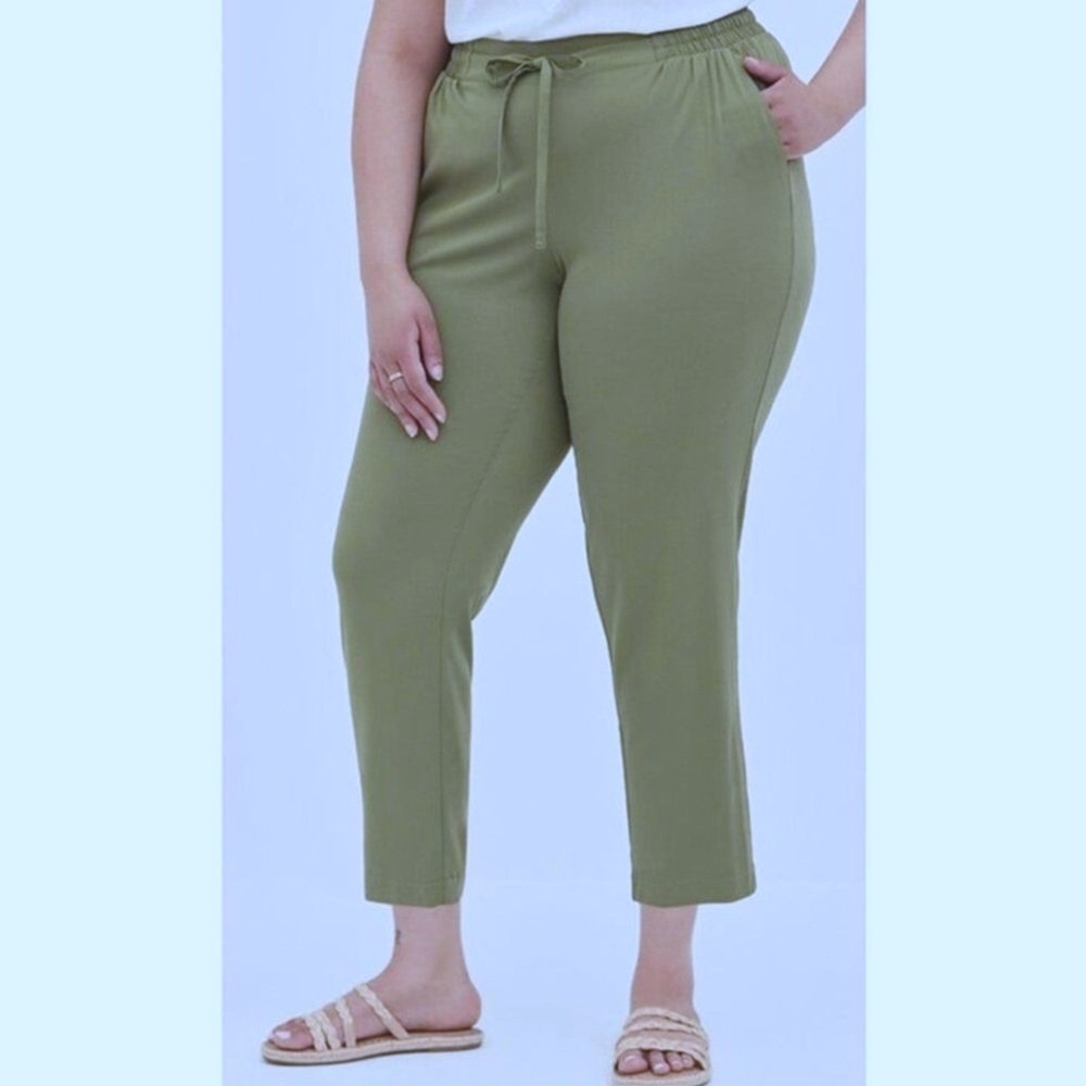 Torrid Plus 1 1X 14 16 Olive Green Crop Pants Pull On Challis NEW NWT